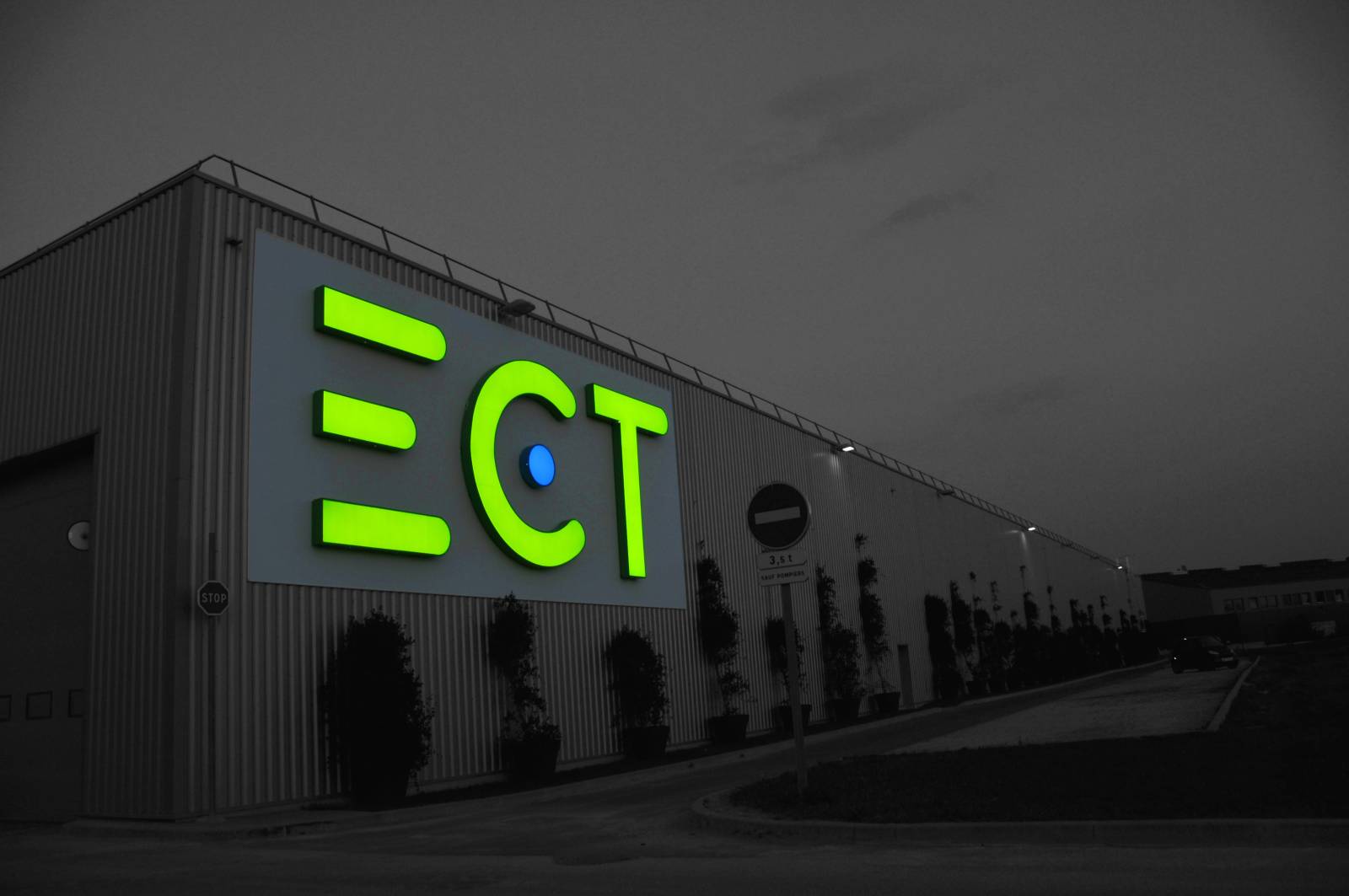 Entreprise experte en création d’enseigne commerciale à Paris (75)