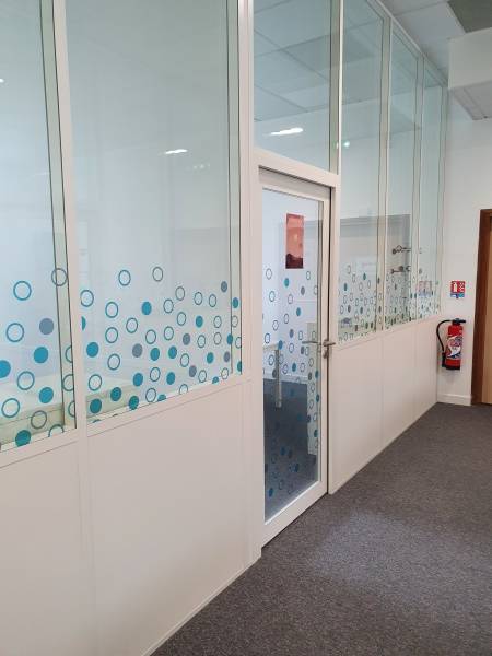 Signalétique vitrophanie 