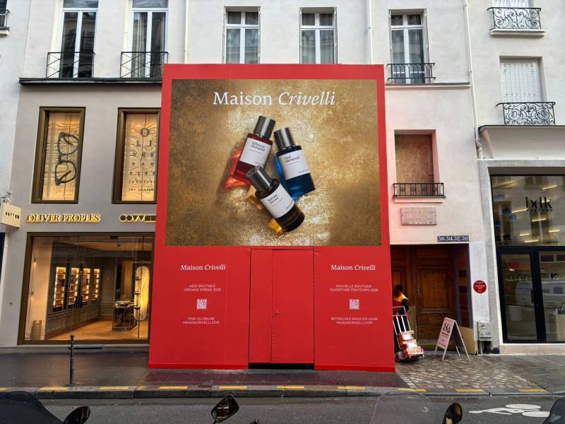 Habillage de palissade de chantier pour Maison Crivelli, rue Saint-Honoré, Paris 8