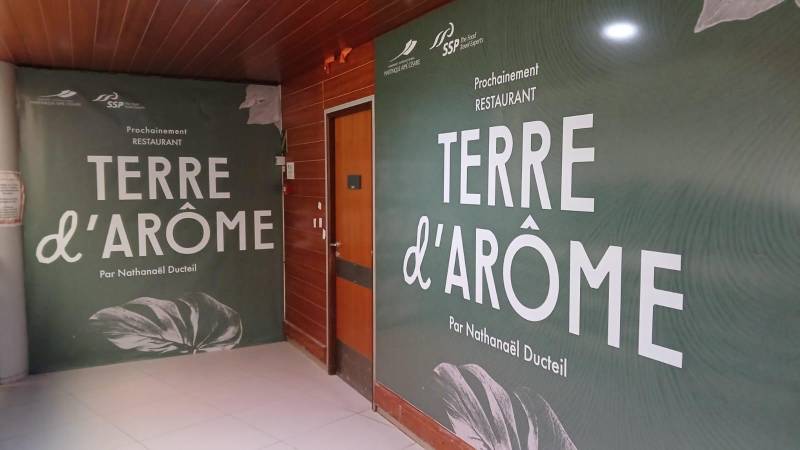 Habillage de palissade grand format dans un aéroport international à Paris