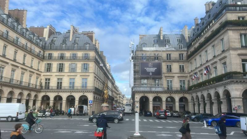 Habillage de façade à Paris 1er pour le 185 Saint-Honoré