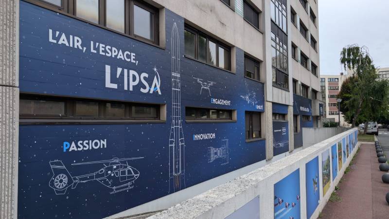 Signalétique grand format pour la façade du campus IPSA à Ivry-sur-Seine (94)