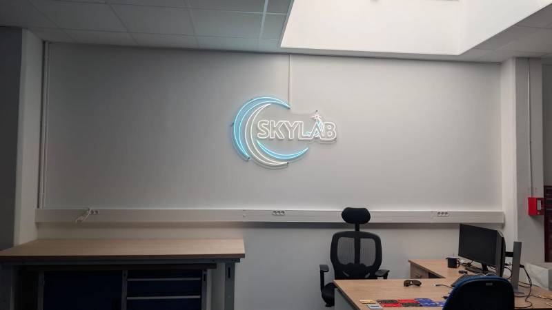 Création et pose d’une enseigne lumineuse intérieure pour l’IPSA à Ivry-sur-Seine (94)