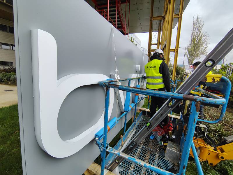 Installation d’une enseigne extérieure à Boulogne-Billancourt