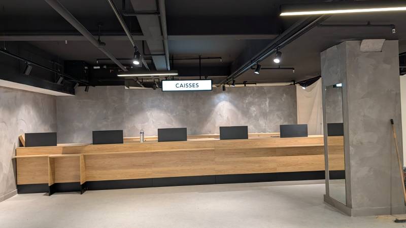 Signalétique directionnelle suspendue pour le BHV Marais à Paris 4