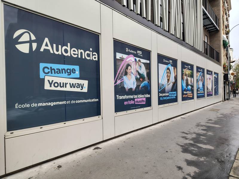 Habillage en vitrophanie extérieure du campus provisoire Audencia à Paris