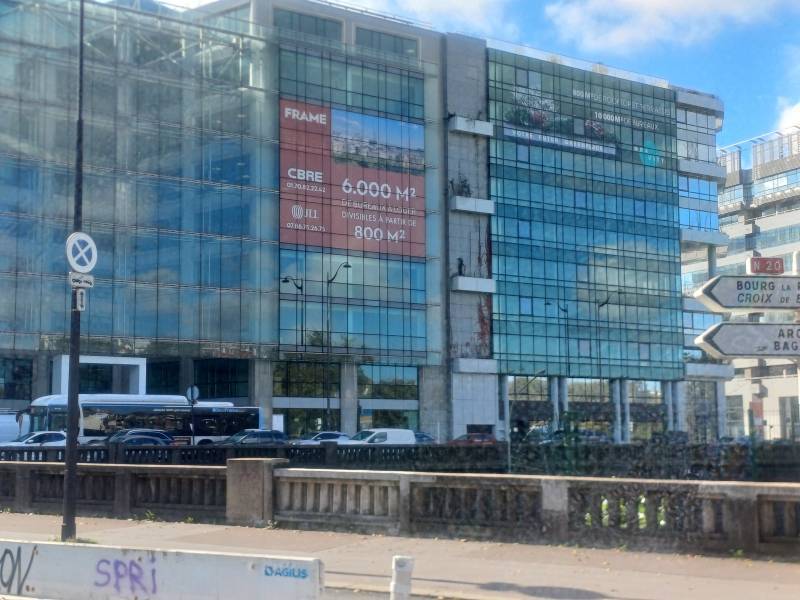 Vitrophanie de façade pour promotion immobilière à Paris