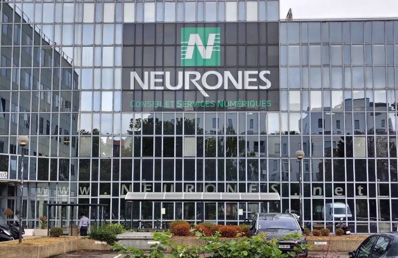 Signalétique de façade pour le siège NEURONES à Nanterre (92)
