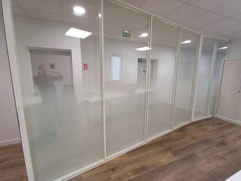 Pose de signalétique intérieure adhésive à Rungis, dans le val de Marne