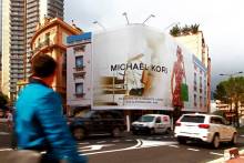 Notre zone d'activité pour ce service Habillage vitrine de magasin avec vitrophanie publicitaire créative